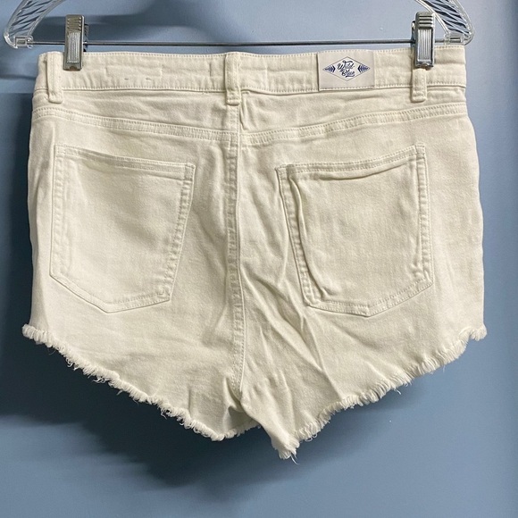 Wild Blue White Jean Denim Shorts, size 9 size medium - Picture 3 of 9